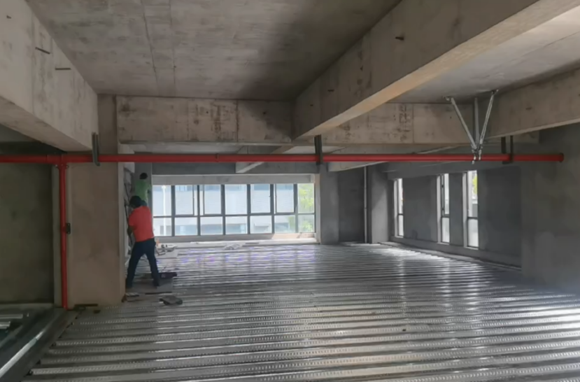 鋼結(jié)構(gòu)夾層樓承板鋪設(shè)施工